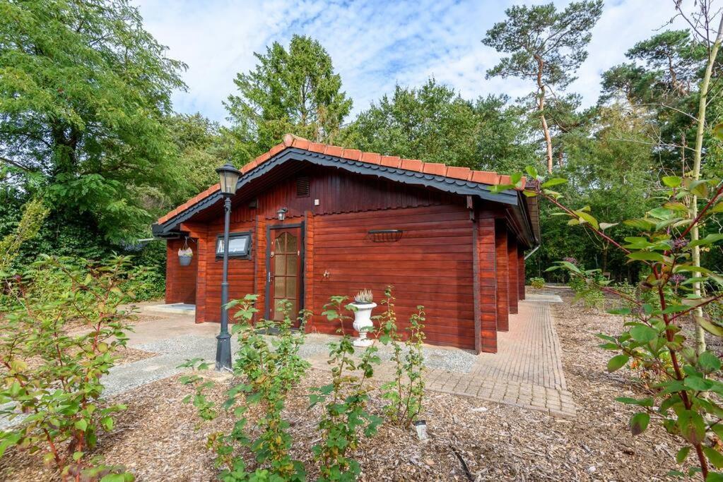 Spacious Wooden Cottage With Infra-Red Sauna At Veluwe Putten Exterior photo