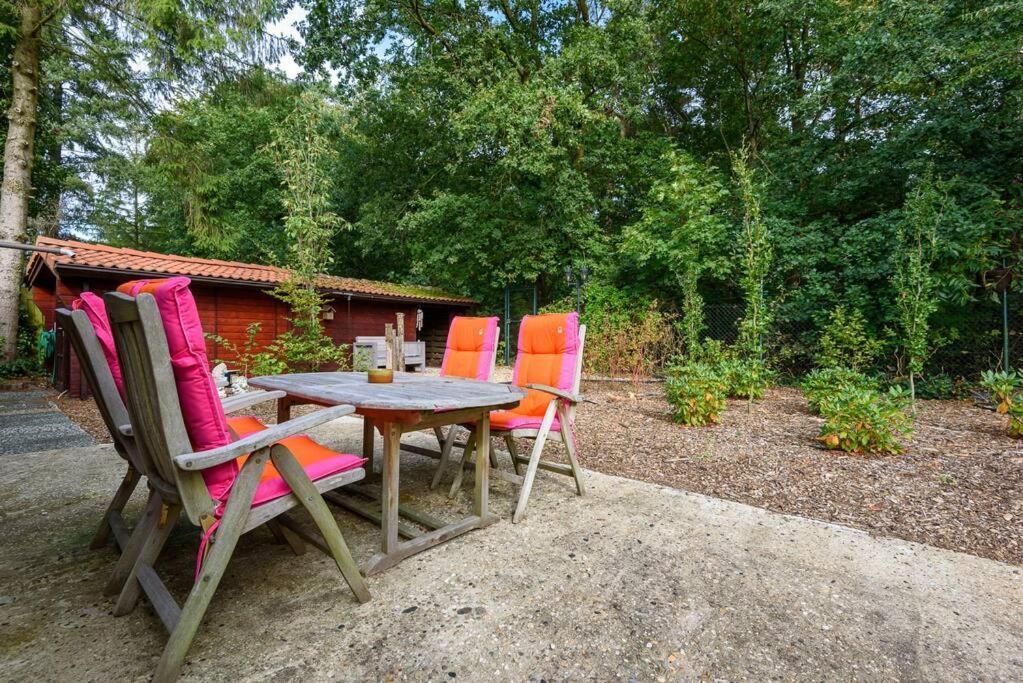 Spacious Wooden Cottage With Infra-Red Sauna At Veluwe Putten Exterior photo