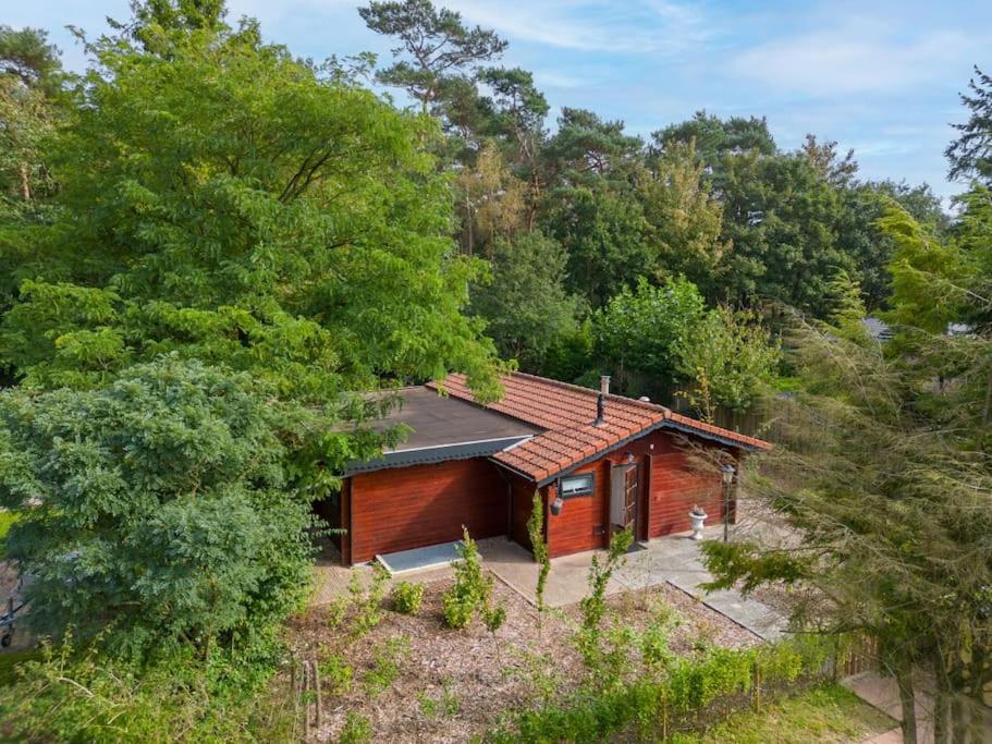 Spacious Wooden Cottage With Infra-Red Sauna At Veluwe Putten Exterior photo